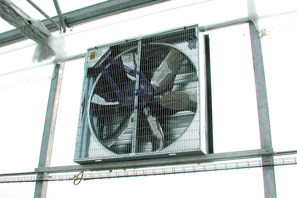 Extractor fan for greenhouses